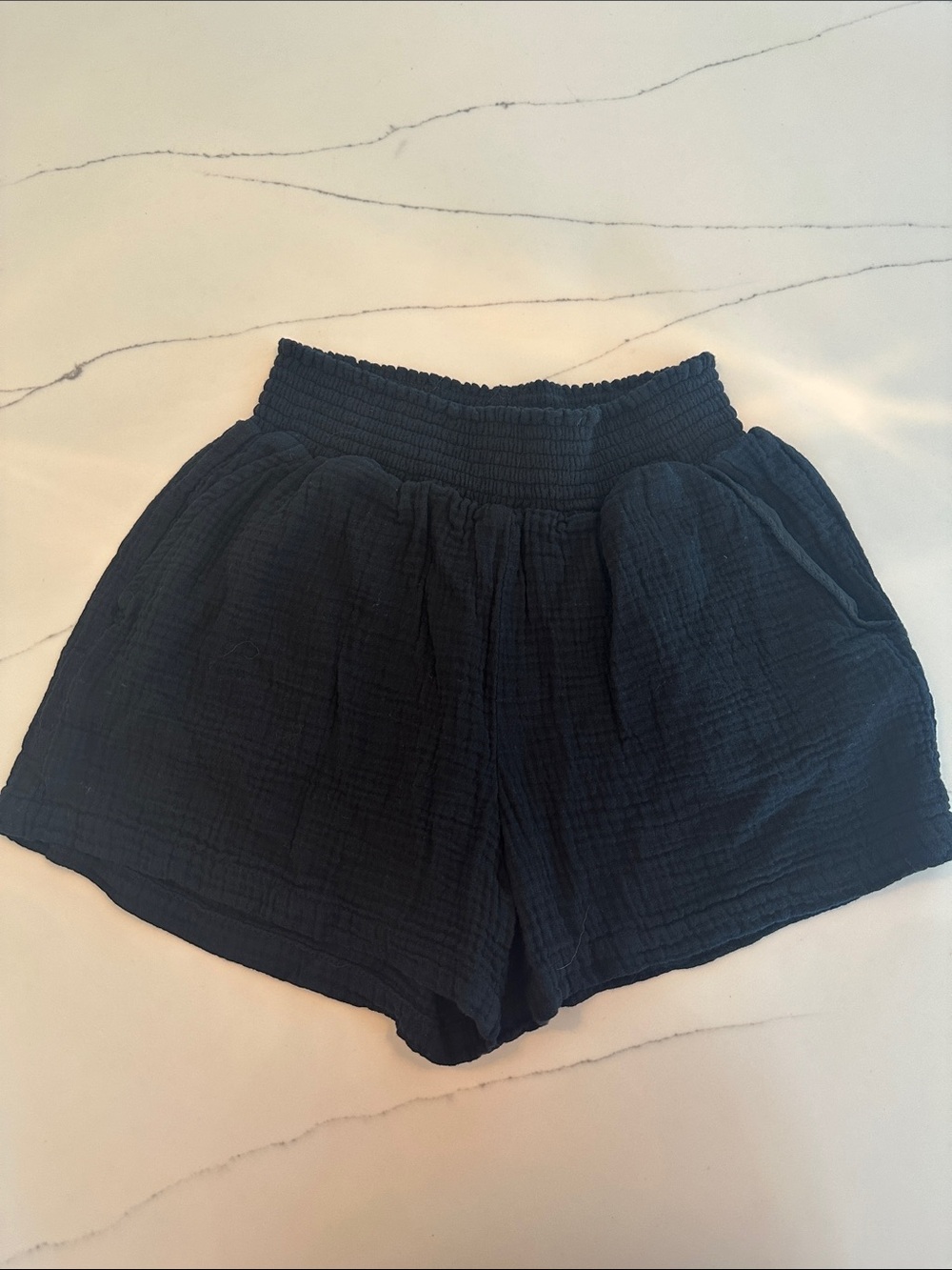 Evereve Women's Black High-Waist Gauze Shorts